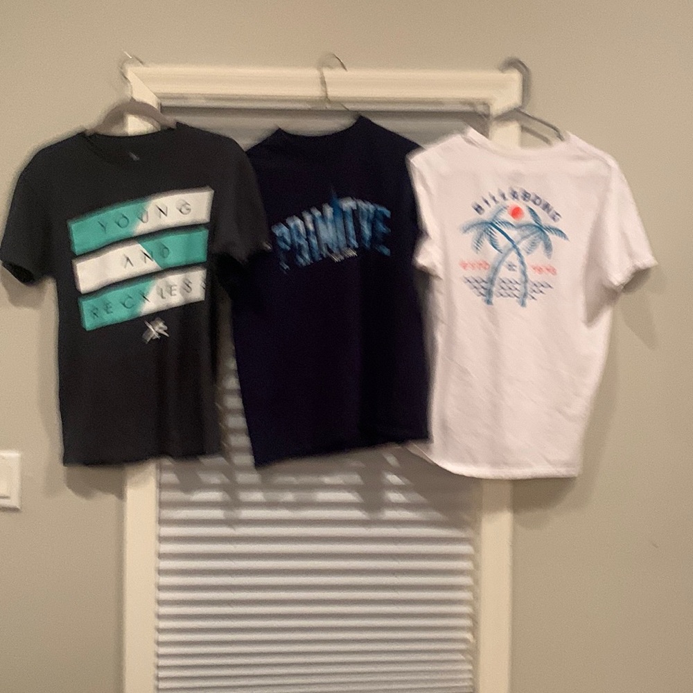 Primitive, billabong and young reckless small tshirts